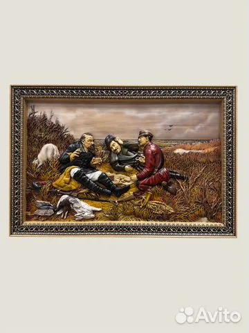 На память: Резная картина «Охотники на привале» 40×60 см