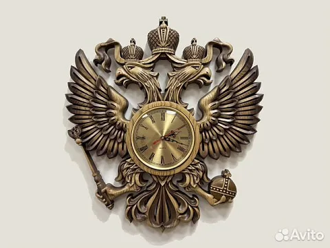 Часы с гербом РФ, резные из массива ясеня — оригинальный подарок