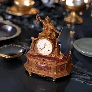 Подарочные настольные часы «Охотник с собакой» из бронзы — фотография 1