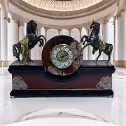 Каминные часы «Кони» из яшмы и долерита в подарок — фотография 1