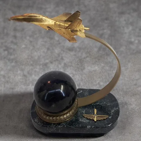 Подарочная композиция «Взлет» с бронзовым самолётом, 170×90×200 мм