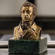 Бронзовый бюст «Пушкин А.С.» — необычный подарок — фотография 1