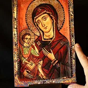 На память: Икона Богоматери "Одигитрия" с подтавкой — фотография 1