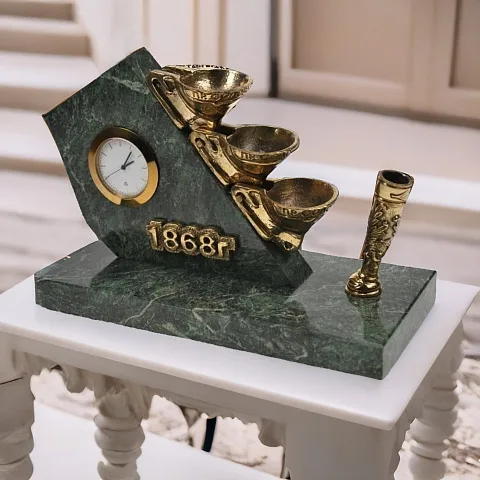 На память: Настольные часы «Прииск» из бронзы и змеевика