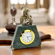 Подарочные часы «Георгий Победоносец» на змеевике — фотография 1