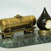 Винтажные настольные часы «Цистерна с нефтью» из бронзы и змеевика в подарок — фотография 2