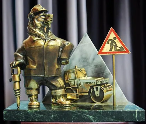 Бронзовый сувенир «Строитель дорог 1» — необычный подарок