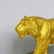 Подарочная статуэтка «Тигр на змеевике» из бронзы с позолотой — фотография 6