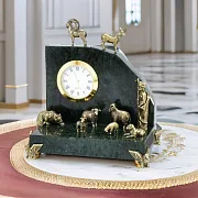 Подарочные настольные часы «Охота» на змеевике — фотография 1